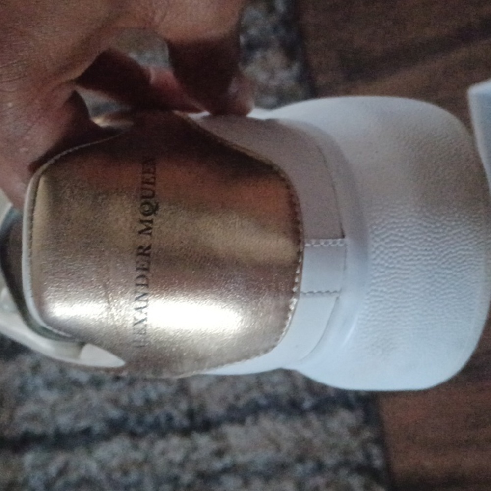 Shoes - Picture 4 of 4